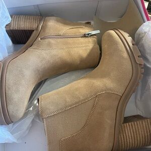 Vince Camuto • Dustelie Tan Heeled Boots